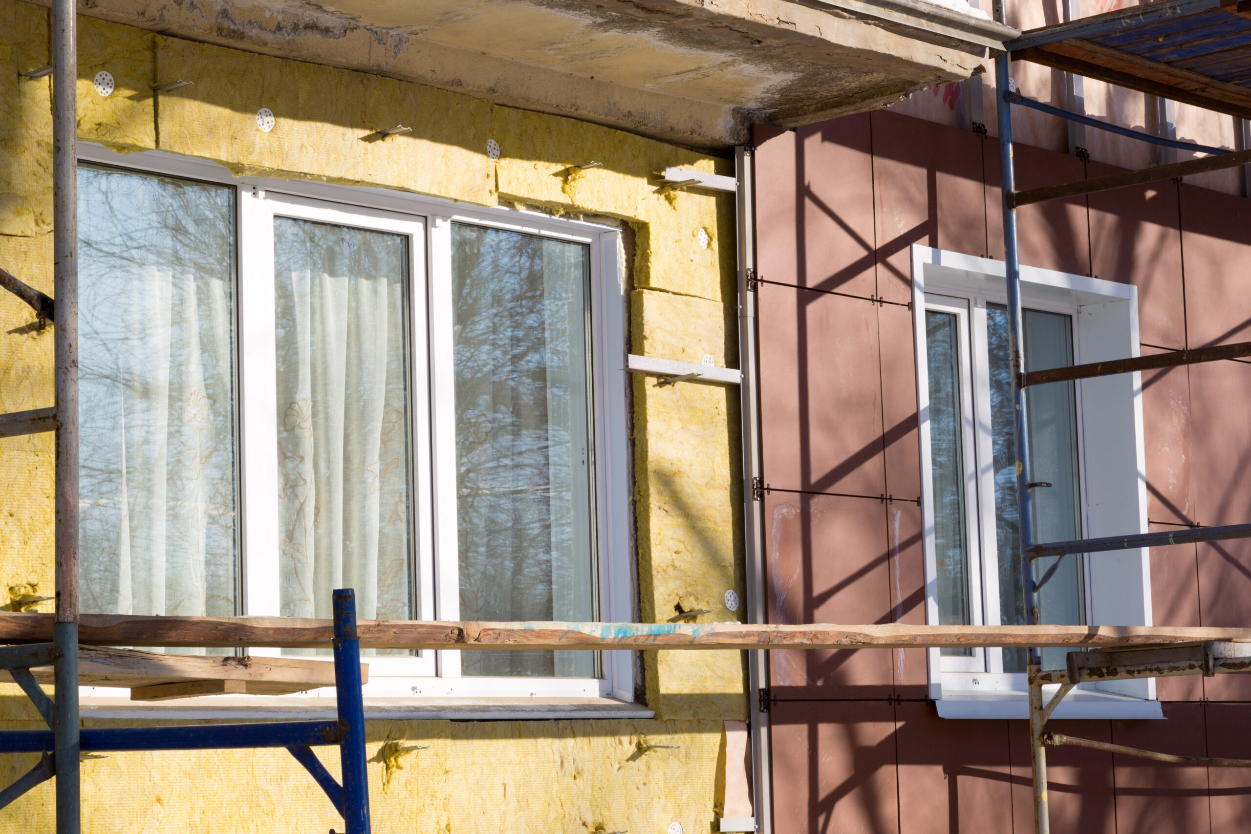 innenraum-eines-verlassenen-gebaudes